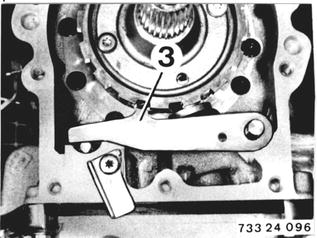 73324096 - click to zoom
