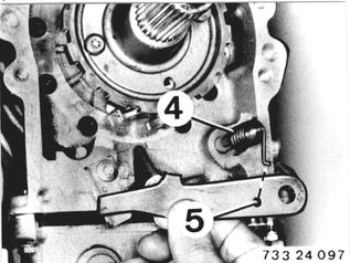73324097 - click to zoom